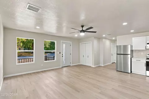 Living - 110 W Park Street Monett Mo 65708 St, Monett, MO 65708 photo 3 of 5