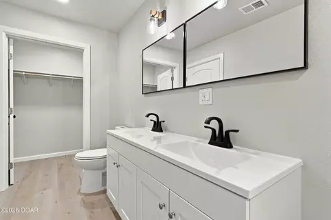 Bath - 110 W Park Street Monett Mo 65708 St, Monett, MO 65708 photo 4 of 7