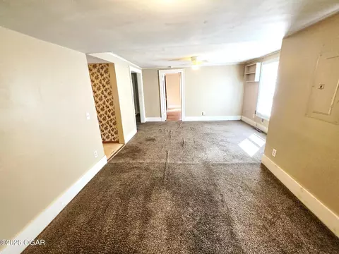 Living - 305 E Jackson Street Pittsburg Ks 66762 St, Pittsburg, KS 66762 photo 3 of 6