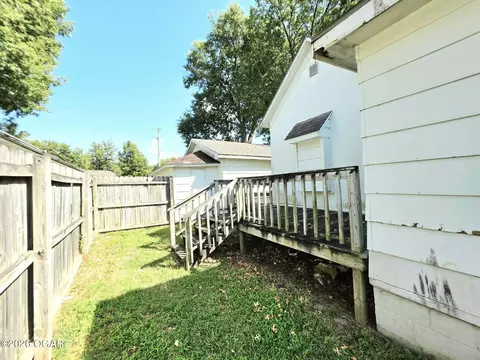 Exterior - 305 E Jackson Street Pittsburg Ks 66762 St, Pittsburg, KS 66762 photo 2 of 5