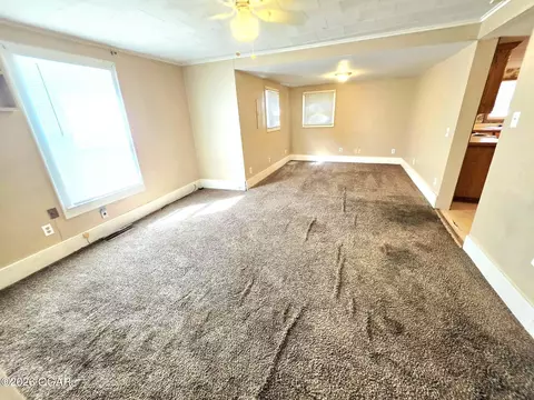 Living - 305 E Jackson Street Pittsburg Ks 66762 St, Pittsburg, KS 66762 photo 4 of 6