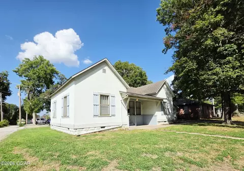 Exterior - 305 E Jackson Street Pittsburg Ks 66762 St, Pittsburg, KS 66762 photo 5 of 5