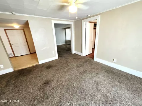 Living - 305 E Jackson Street Pittsburg Ks 66762 St, Pittsburg, KS 66762 photo 6 of 6
