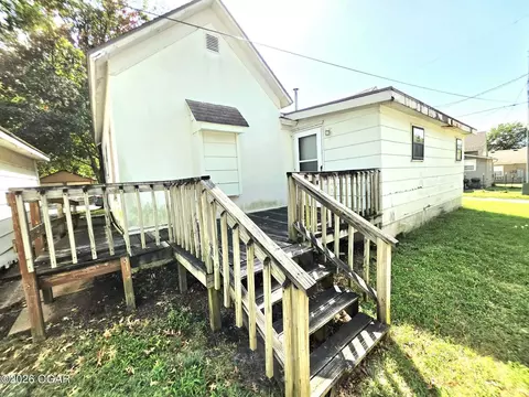 Exterior - 305 E Jackson Street Pittsburg Ks 66762 St, Pittsburg, KS 66762 photo 4 of 5