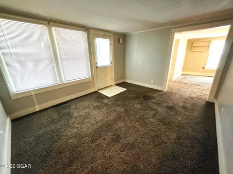 Living - 305 E Jackson Street Pittsburg Ks 66762 St, Pittsburg, KS 66762 photo 2 of 6