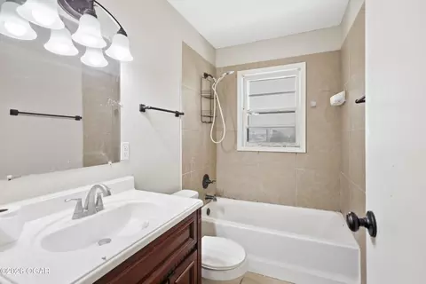 Bath - 2802 E Markwardt Street Joplin Mo 64801 St, Joplin, MO 64801 photo 1 of 1