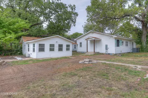 Exterior - 2650 E 8th Street Joplin Mo 64801 St, Joplin, MO 64801 photo 4 of 5