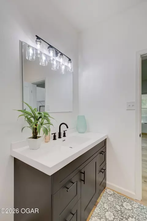 Bath - 2650 E 8th Street Joplin Mo 64801 St, Joplin, MO 64801 photo 2 of 6