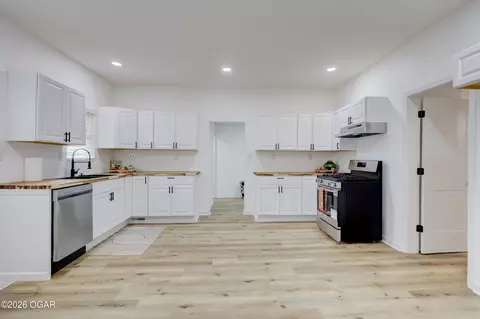 Kitchen - 2650 E 8th Street Joplin Mo 64801 St, Joplin, MO 64801 photo 1 of 3