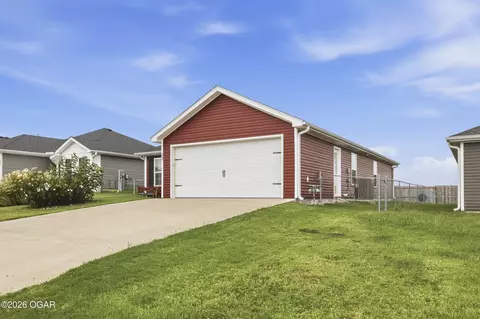 Exterior - 327 Eagle Edge Drive Duenweg Mo 64841 Dr, Duenweg, MO 64841 photo 3 of 7