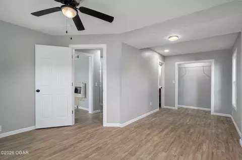 Entry Way - 12 E Hawthorne Street Aurora Mo 65605 St, Aurora, MO 65605 photo 1 of 1