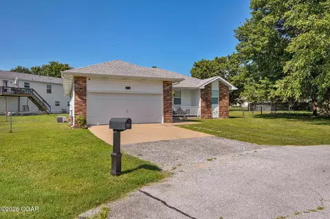 Exterior - 405 Lynn Drive Clever Mo 65631 Dr, Clever, MO 65631 photo 3 of 10