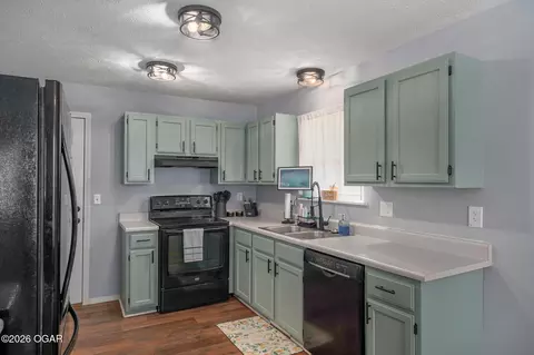 Kitchen - 405 Lynn Drive Clever Mo 65631 Dr, Clever, MO 65631 photo 1 of 3