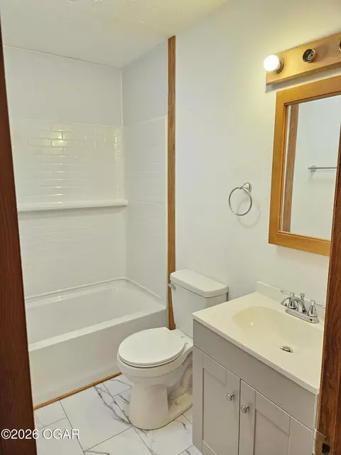 Bath - 1927 E Laurel Street Joplin Mo 64801 St, Joplin, MO 64801 photo 1 of 1