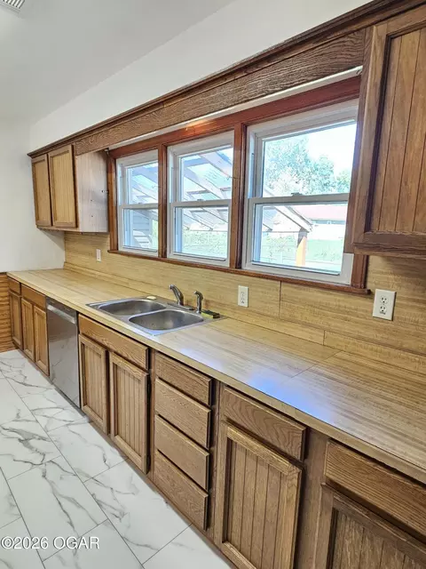 Kitchen - 1927 E Laurel Street Joplin Mo 64801 St, Joplin, MO 64801 photo 3 of 3