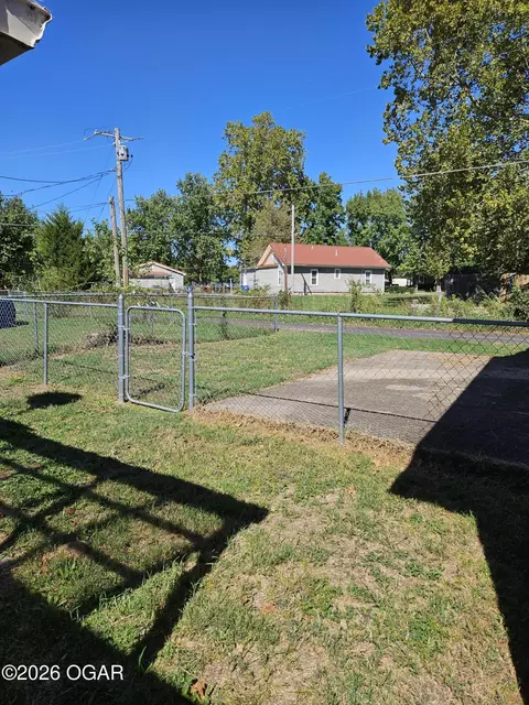 Exterior - 1927 E Laurel Street Joplin Mo 64801 St, Joplin, MO 64801 photo 3 of 3