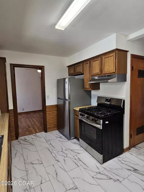 Kitchen - 1927 E Laurel Street Joplin Mo 64801 St, Joplin, MO 64801 photo 2 of 3