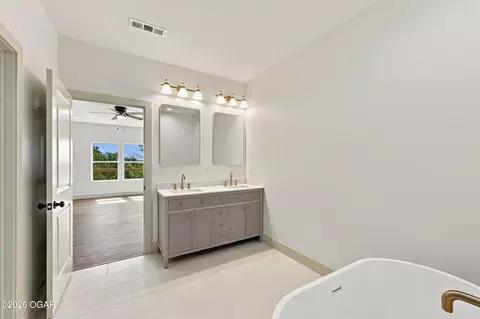 Bath - 802 E Maness Street Anderson Mo 64831 St, Anderson, MO 64831 photo 2 of 5