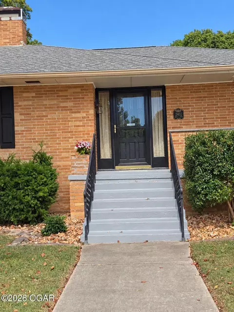 Exterior - 2402 E 11th Street Joplin Mo 64801 St, Joplin, MO 64801 photo 5 of 9