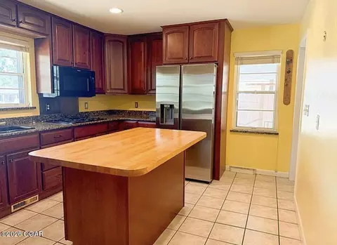 Kitchen - 2402 E 11th Street Joplin Mo 64801 St, Joplin, MO 64801 photo 2 of 4