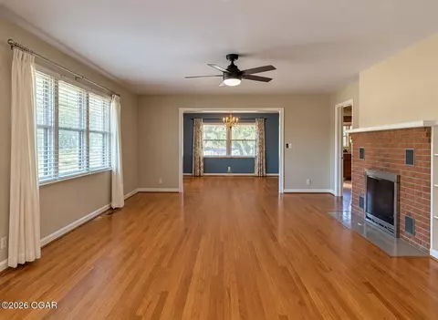 Living - 2402 E 11th Street Joplin Mo 64801 St, Joplin, MO 64801 photo 2 of 8