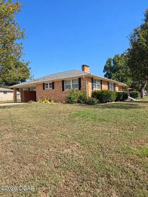 Exterior - 2402 E 11th Street Joplin Mo 64801 St, Joplin, MO 64801 photo 2 of 9