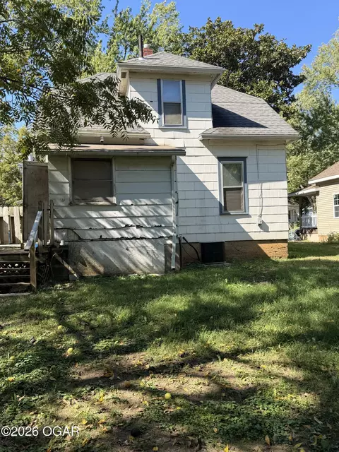 Exterior - 1032 Valley Street Carthage Mo 64836 St, Carthage, MO 64836 photo 1 of 2