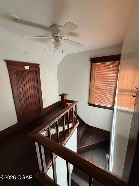 Entry Way - 1032 Valley Street Carthage Mo 64836 St, Carthage, MO 64836 photo 2 of 3