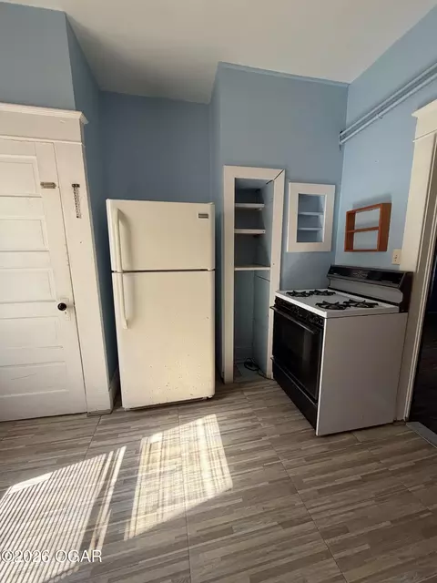Kitchen - 1032 Valley Street Carthage Mo 64836 St, Carthage, MO 64836 photo 2 of 2
