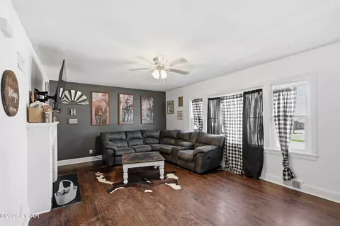 Living - 110 E 9th Street Carthage Mo 64836 St, Carthage, MO 64836 photo 1 of 1