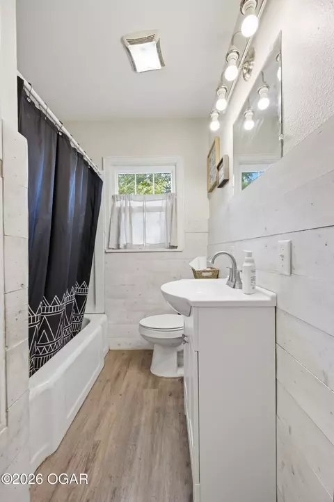 Bath - 110 E 9th Street Carthage Mo 64836 St, Carthage, MO 64836 photo 2 of 4