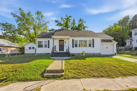 Exterior - 110 E 9th Street Carthage Mo 64836 St, Carthage, MO 64836 photo 2 of 8