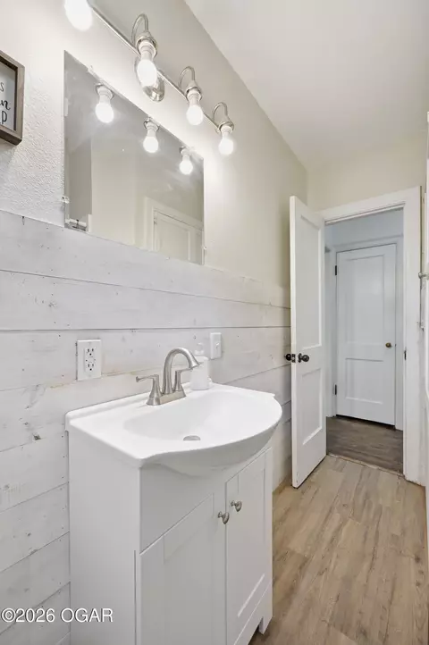 Bath - 110 E 9th Street Carthage Mo 64836 St, Carthage, MO 64836 photo 4 of 4
