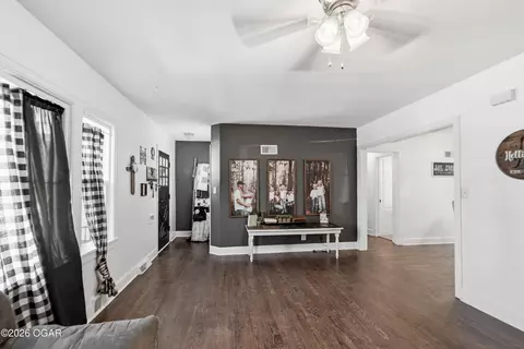 Entry Way - 110 E 9th Street Carthage Mo 64836 St, Carthage, MO 64836 photo 1 of 1