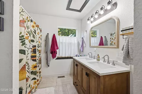 Bath - 19214 Nectar Road Jasper Mo 64755 Rd, Jasper, MO 64755 photo 3 of 4