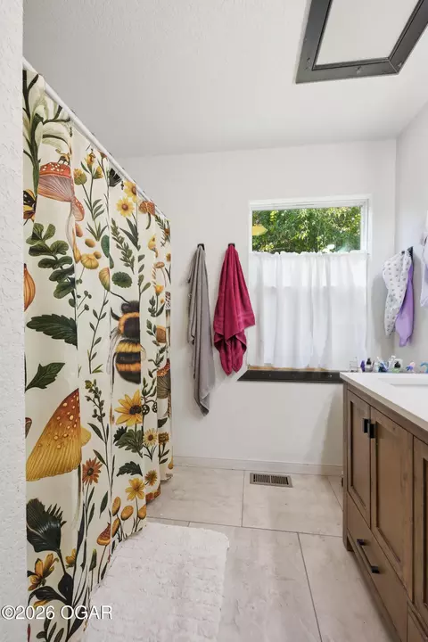 Bath - 19214 Nectar Road Jasper Mo 64755 Rd, Jasper, MO 64755 photo 4 of 4