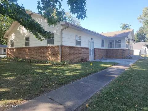 Exterior - 804 Walnut Street Lamar Mo 64759 St, Lamar, MO 64759 photo 1 of 3