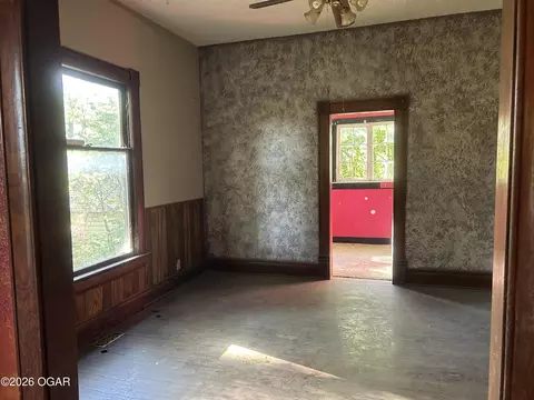 Living - 724 E Grand Avenue Neosho Mo 64850 Ave, Neosho, MO 64850 photo 3 of 3