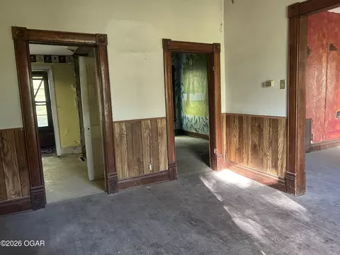Entry Way - 724 E Grand Avenue Neosho Mo 64850 Ave, Neosho, MO 64850 photo 1 of 1