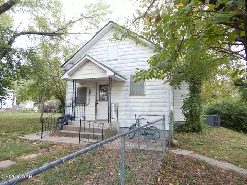 2102 N Street Charles Avenue Joplin Mo 64801 Ave, Joplin, MO 64801