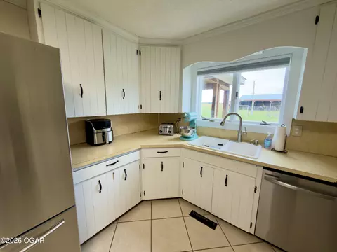 Kitchen - 17115 Pembrook Road Carthage Mo 64836 Rd, Carthage, MO 64836 photo 4 of 5