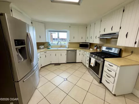 Kitchen - 17115 Pembrook Road Carthage Mo 64836 Rd, Carthage, MO 64836 photo 3 of 5