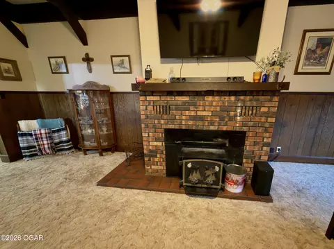 Living - 17115 Pembrook Road Carthage Mo 64836 Rd, Carthage, MO 64836 photo 2 of 3