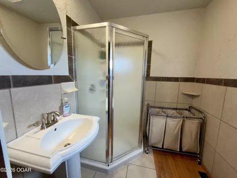 Bath - 17115 Pembrook Road Carthage Mo 64836 Rd, Carthage, MO 64836 photo 1 of 4