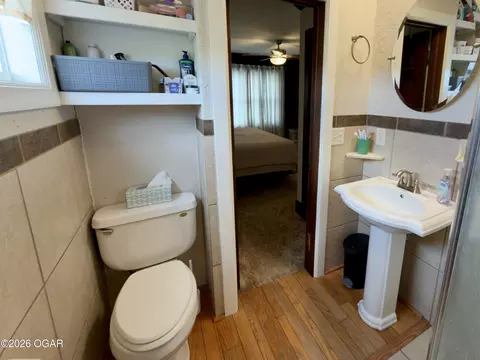 Bath - 17115 Pembrook Road Carthage Mo 64836 Rd, Carthage, MO 64836 photo 2 of 4