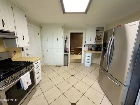 Kitchen - 17115 Pembrook Road Carthage Mo 64836 Rd, Carthage, MO 64836 photo 2 of 5