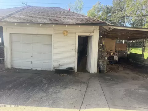 Exterior - 925 E Myrtle Street Independence Ks 67301 St, Independence, KS 67301 photo 4 of 4