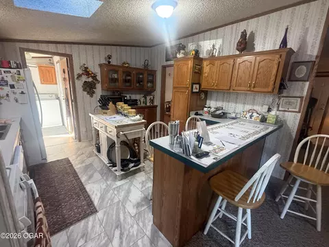 Kitchen - 925 E Myrtle Street Independence Ks 67301 St, Independence, KS 67301 photo 1 of 2