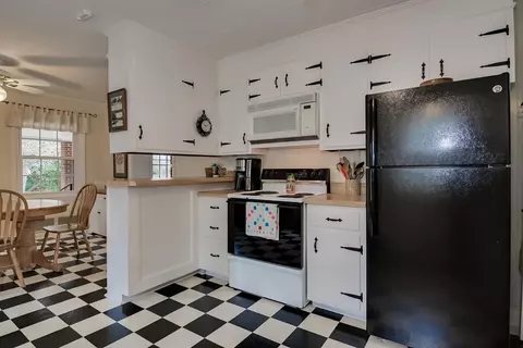 2 Forest Dr, Williston, SC 29853 photo 8