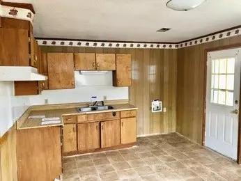 678 Cedar St, Denmark, SC 29042 photo 3